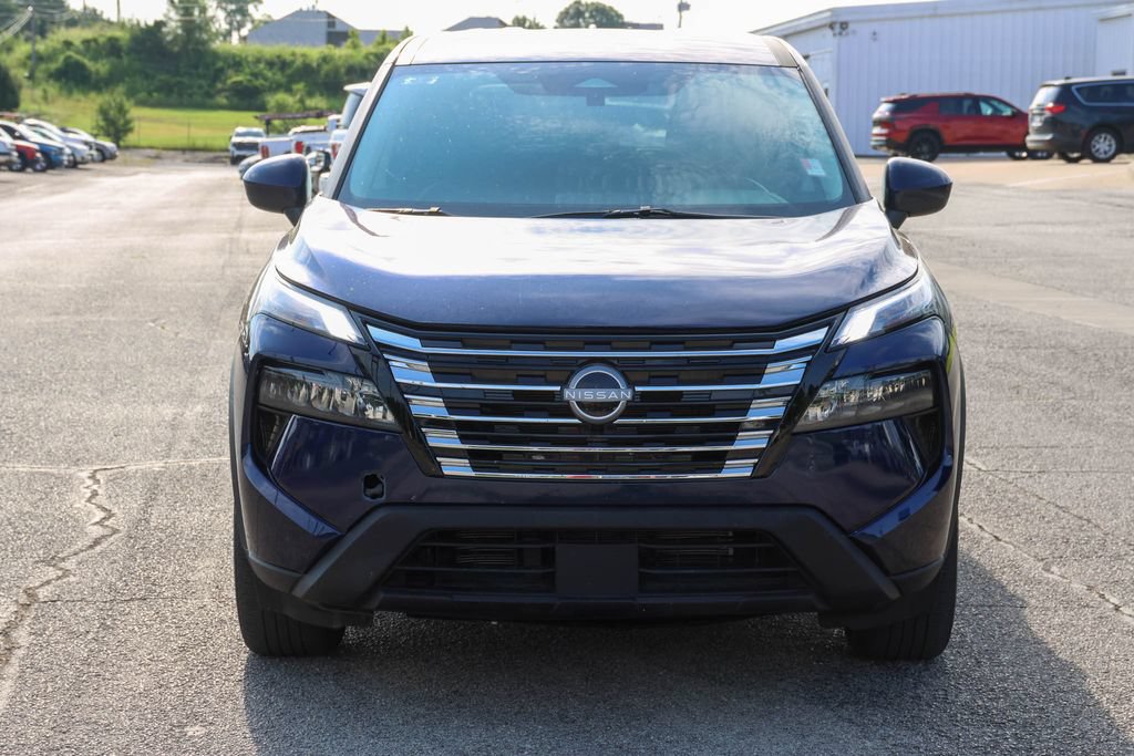 Used 2025 Nissan Rogue SV AWD/4WD image 2