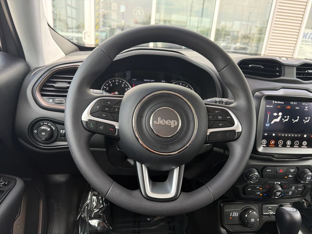 Used 2023 Jeep Renegade Latitude AWD/4WD image 15