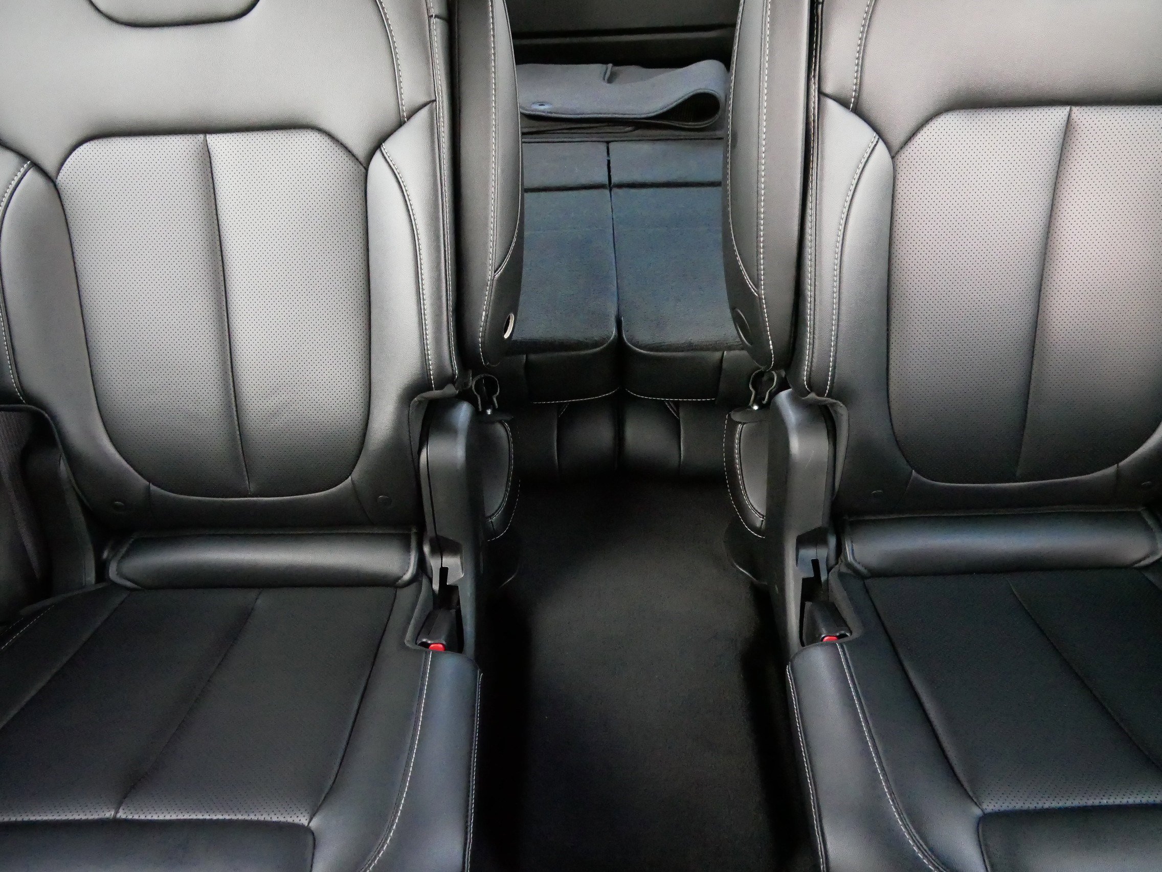 Used 2024 Jeep Grand Cherokee L Limited w/ Luxury Tech Group II image 13