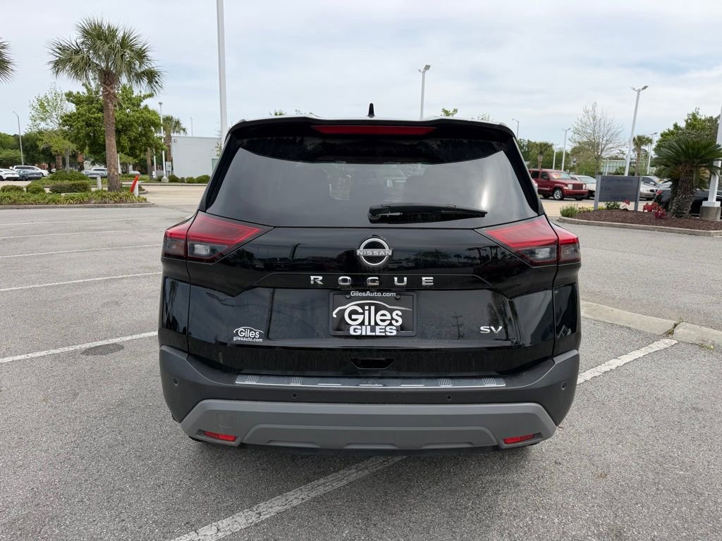 Used 2023 Nissan Rogue SV image 4