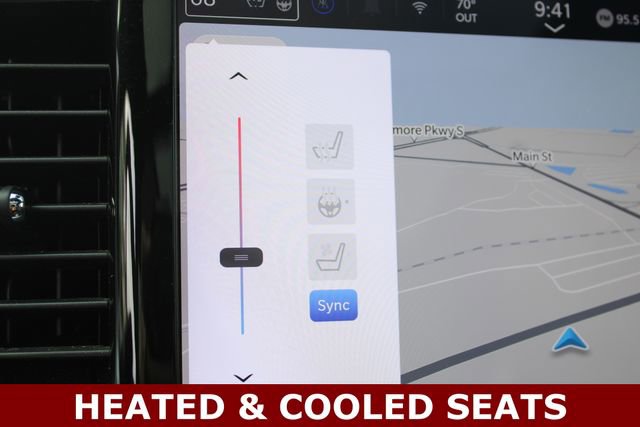 Used 2025 Chrysler Pacifica Limited FWD image 7