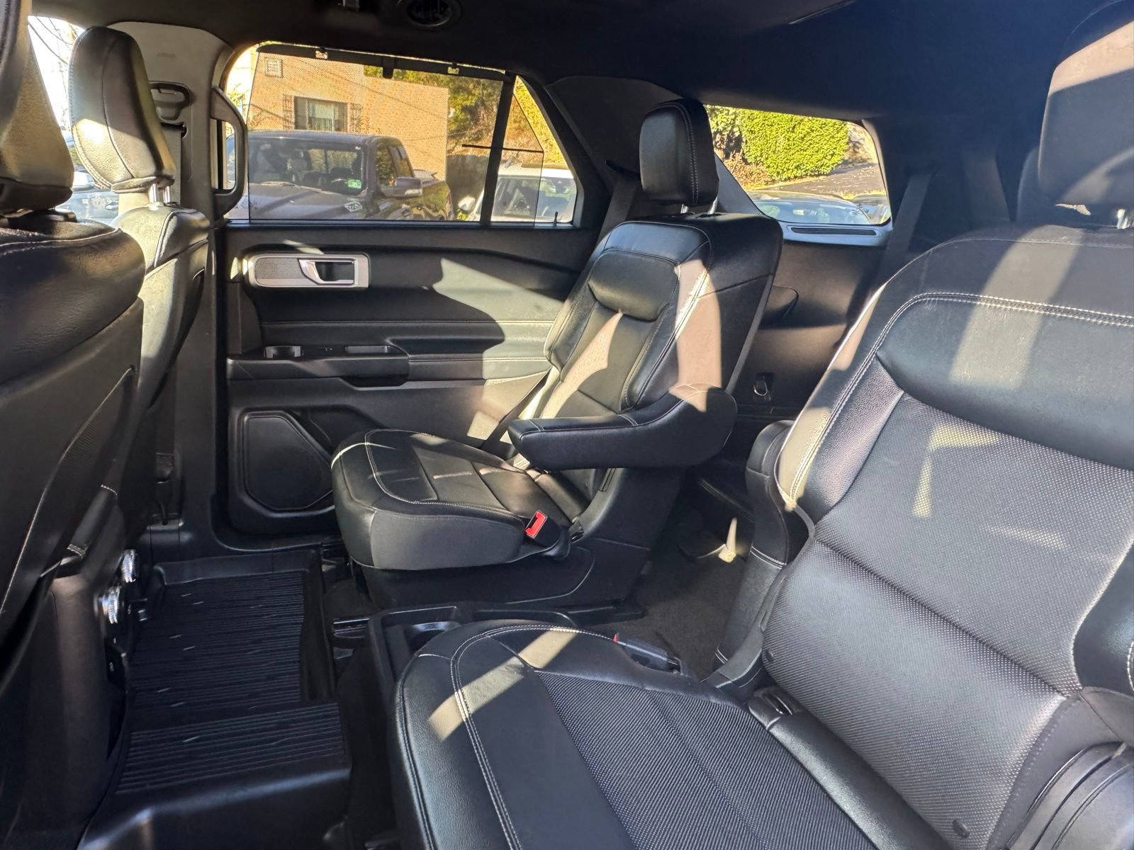 Used 2020 Ford Explorer Limited w/ Class III Trailer Tow Package image 13