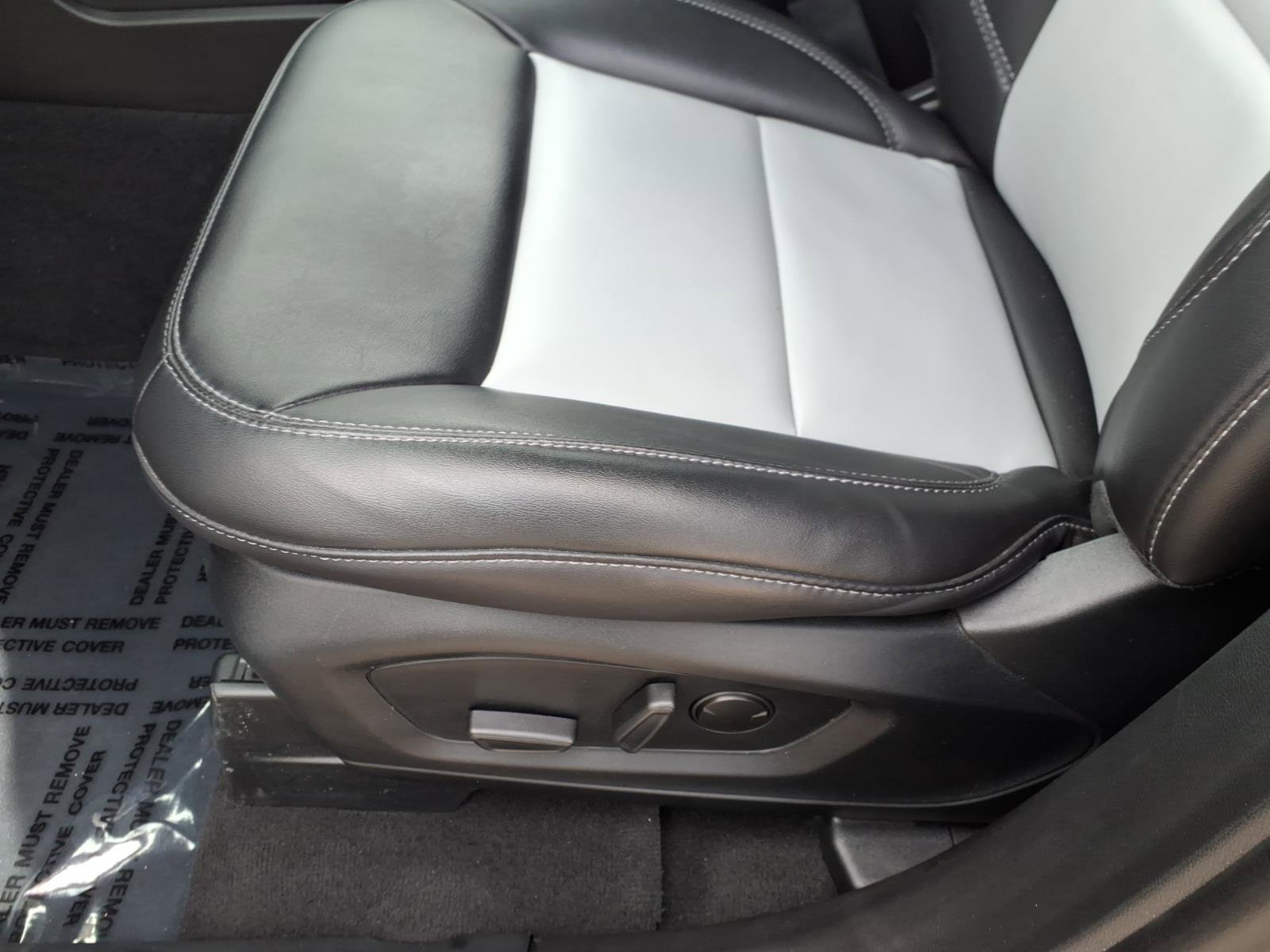 Used 2023 Ford Explorer XLT w/ Equipment Group 202A image 15