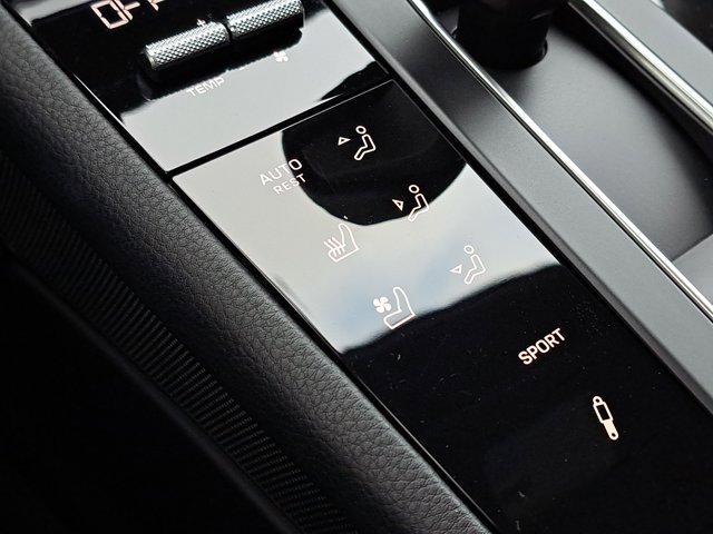Certified 2025 Porsche Macan AWD/4WD image 31