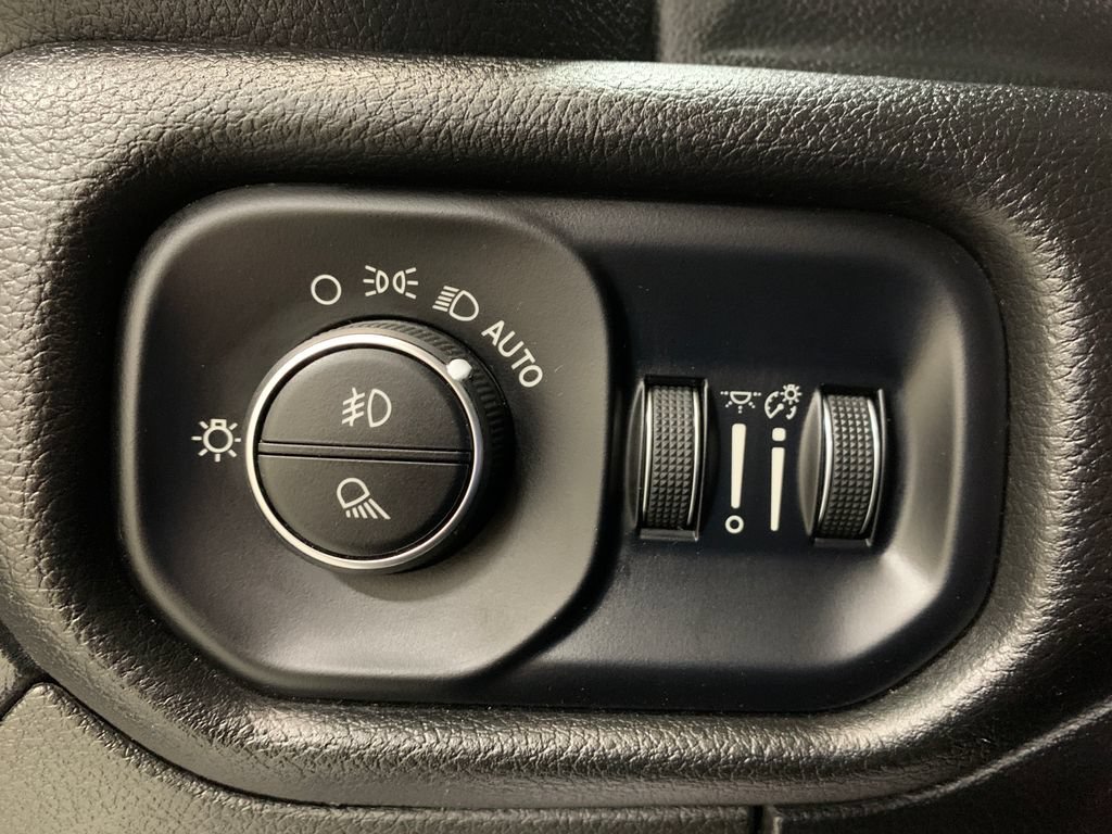 Used 2023 RAM 1500 Laramie AWD/4WD image 14