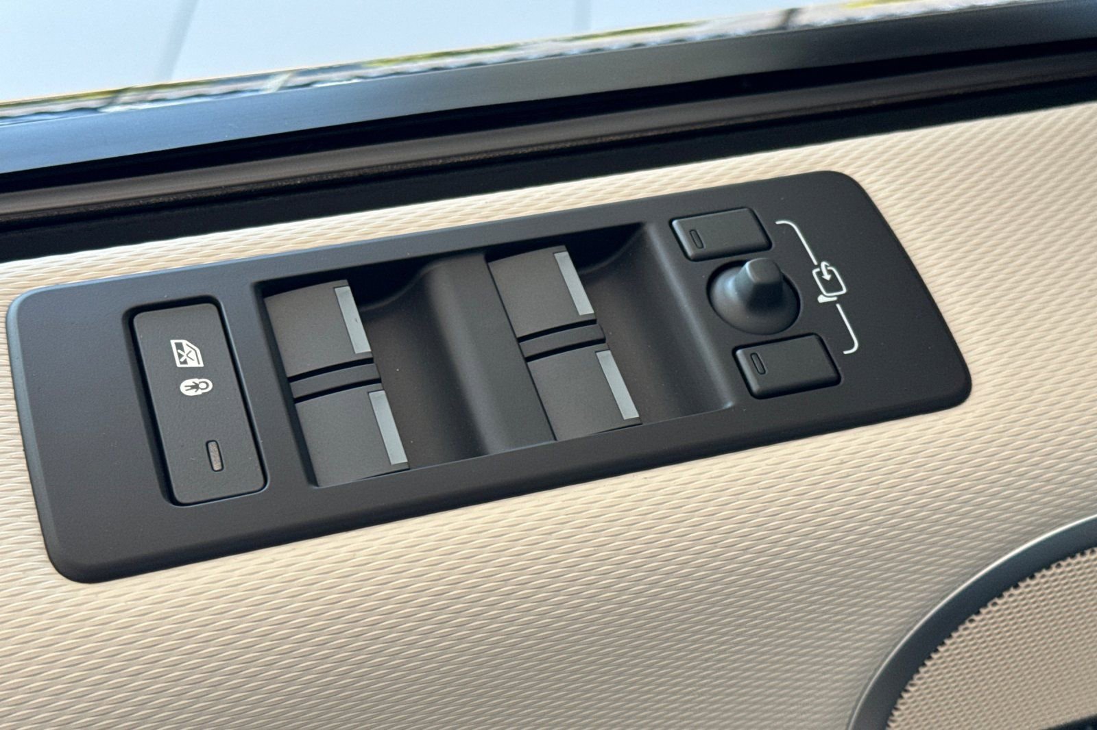 New 2026 Land Rover Discovery Dynamic SE AWD/4WD image 11