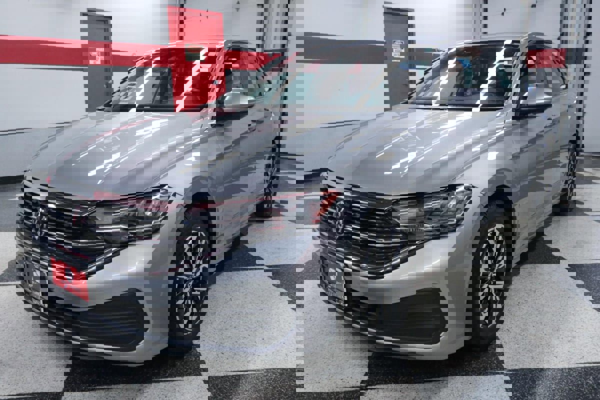 Used 2024 Volkswagen Jetta S image 5