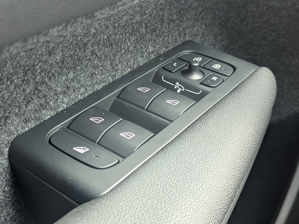Certified 2026 Volvo XC40 B5 Core AWD/4WD image 26