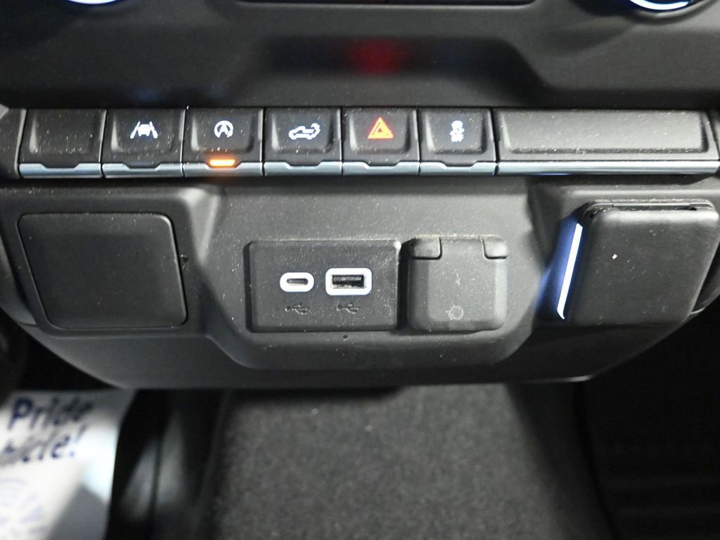 Used 2022 Chevrolet Silverado 1500 Custom image 14