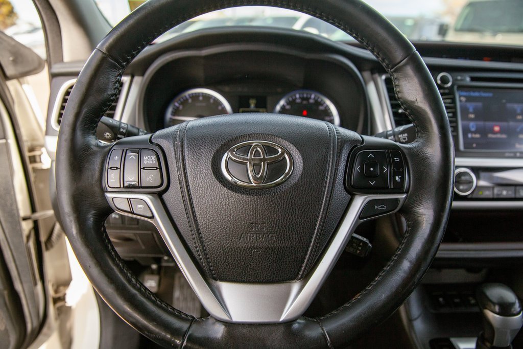 Used 2015 Toyota Highlander Limited image 19