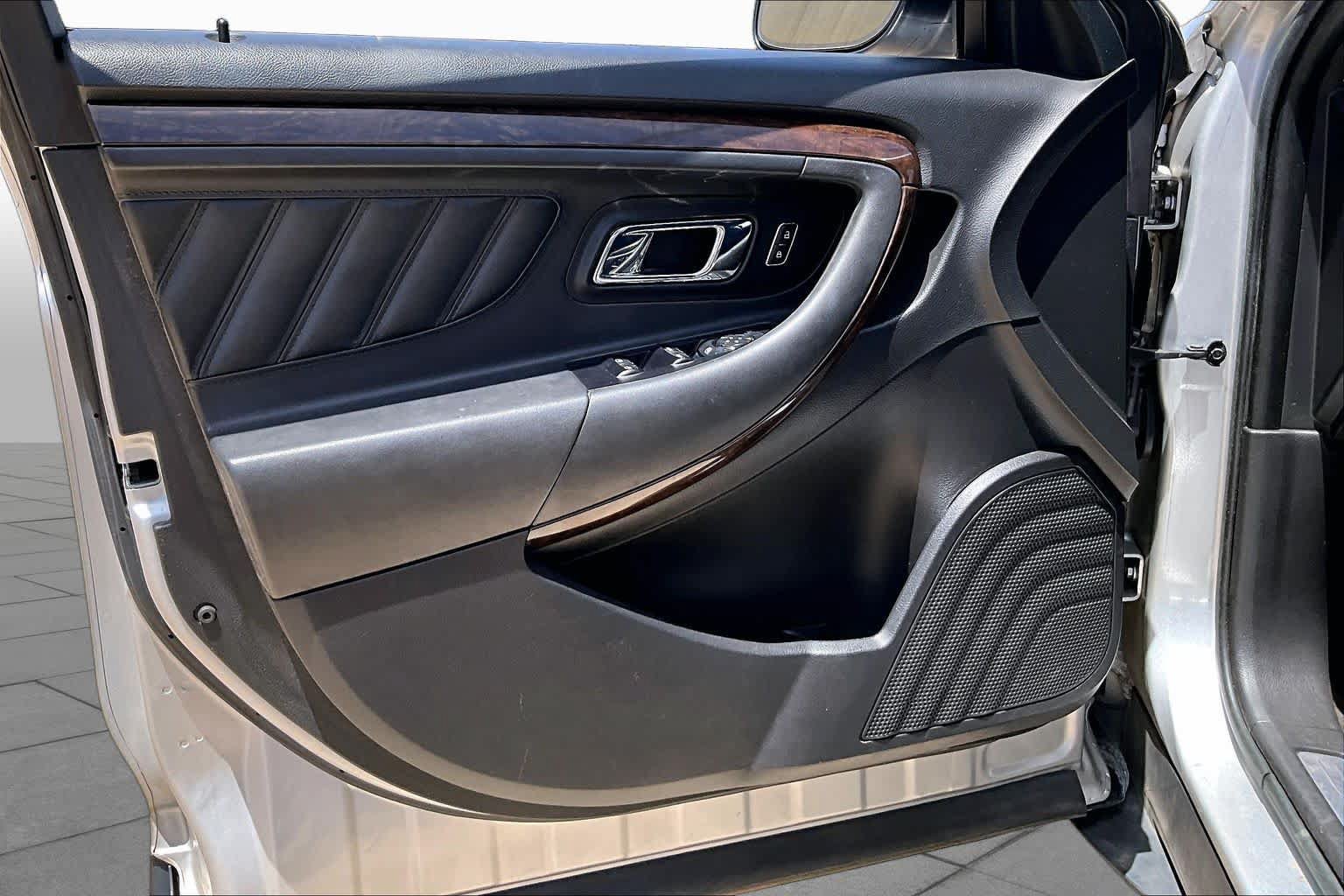 Used 2013 Ford Taurus Limited FWD image 23