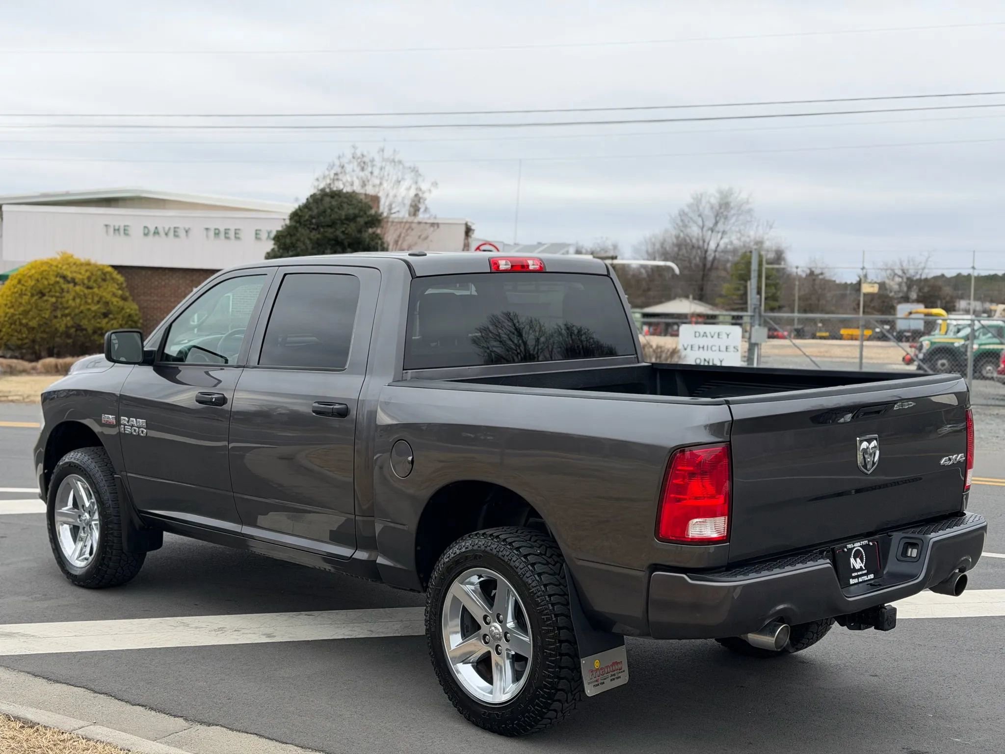Used 2017 RAM 1500 Express image 8