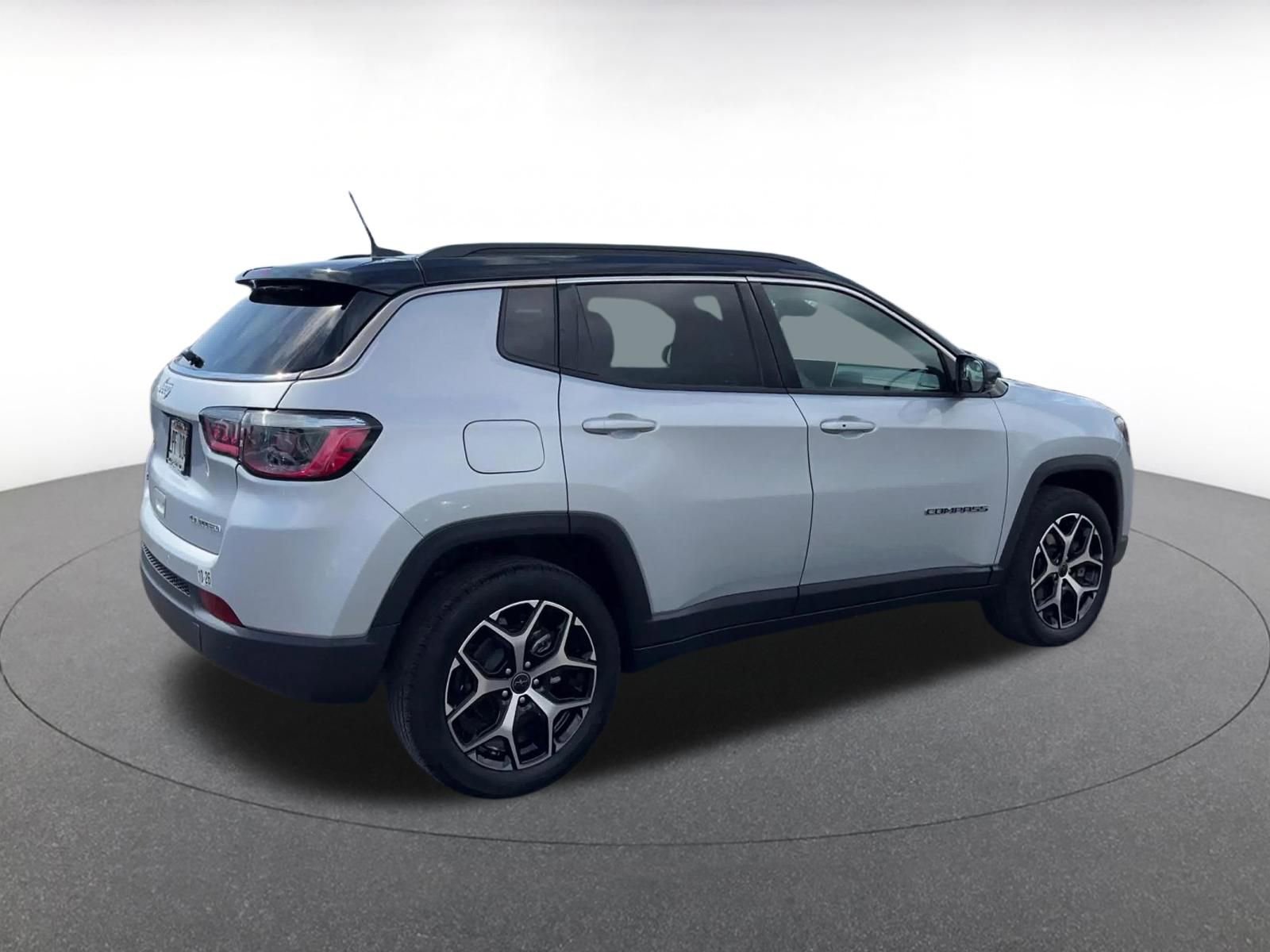 Used 2025 Jeep Compass Limited image 15