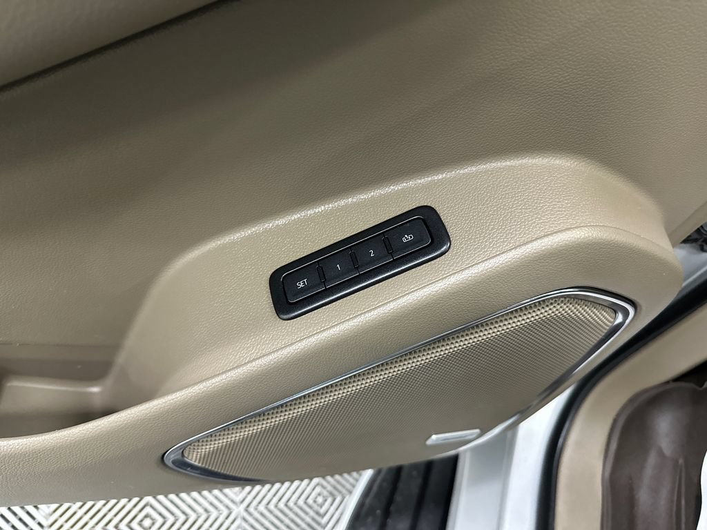 Used 2019 Chevrolet Suburban Premier RWD image 12
