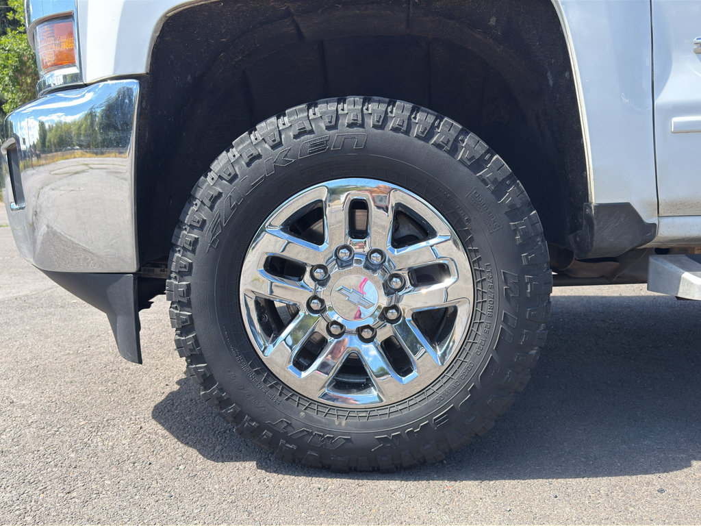 Used 2018 Chevrolet Silverado 3500 LT w/ LT Convenience Package AWD/4WD image 6