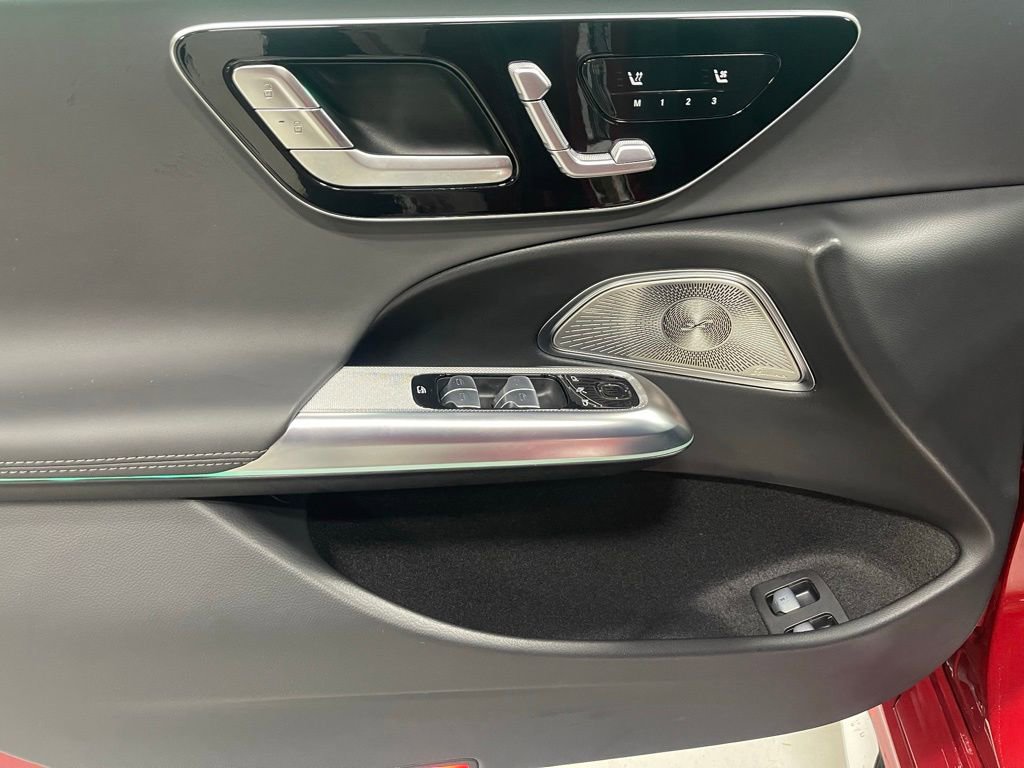 Certified 2025 Mercedes-Benz E 53 AMG e 4MATIC Sedan w/ Driver Assistance Package image 18