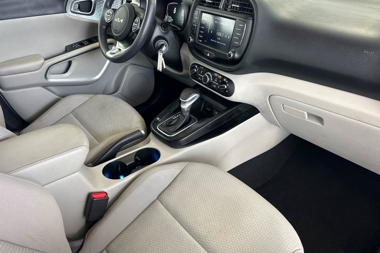 Used 2023 Kia Soul LX w/ LX Technology Package FWD image 16