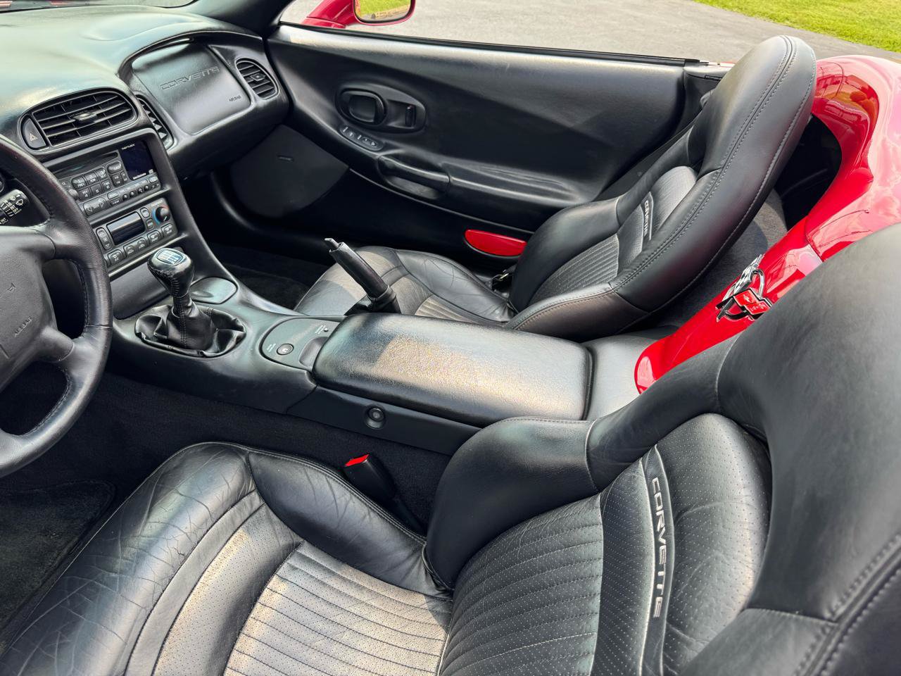Used 2004 Chevrolet Corvette Convertible w/ Preferred Equipment Group RWD image 23