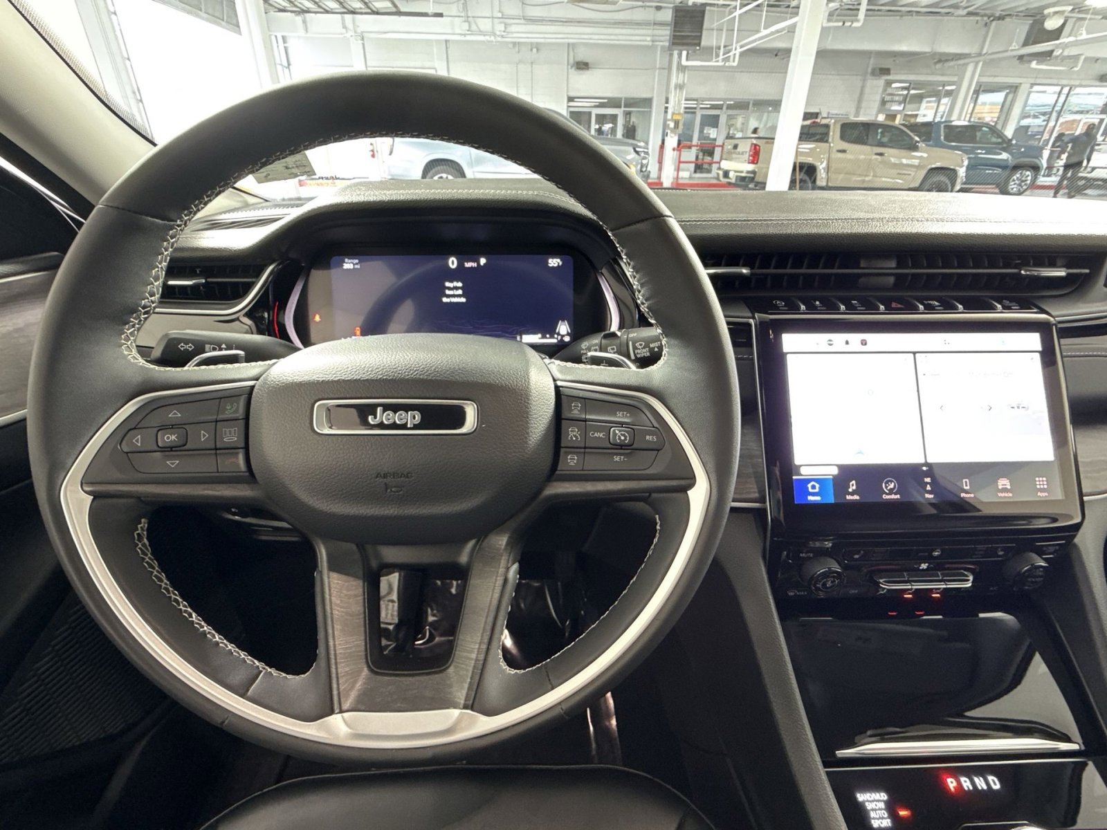 Used 2023 Jeep Grand Cherokee Limited w/ Black Appearance Package image 16