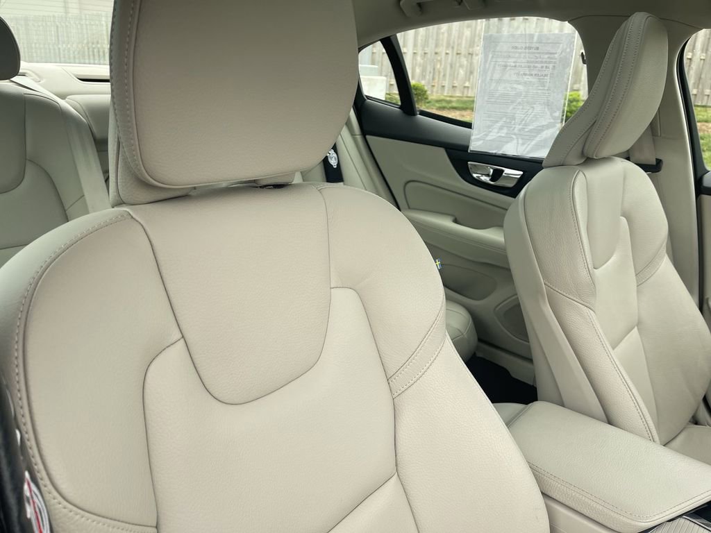 Used 2019 Volvo S60 T6 Momentum w/ Multimedia Package AWD/4WD image 41
