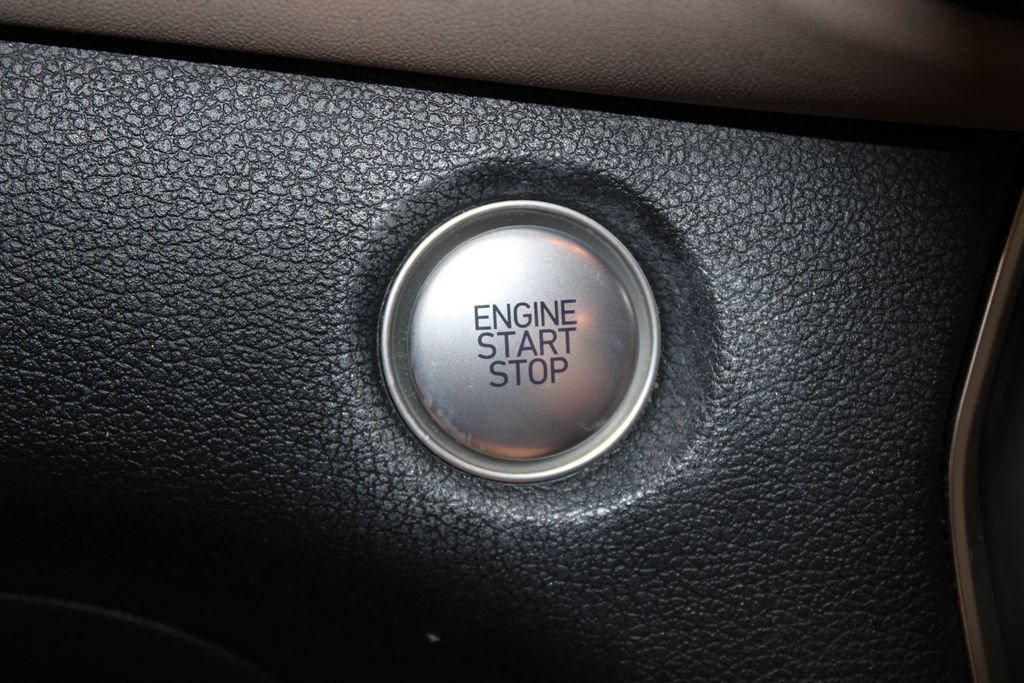 Used 2020 Hyundai Santa Fe SEL FWD image 25
