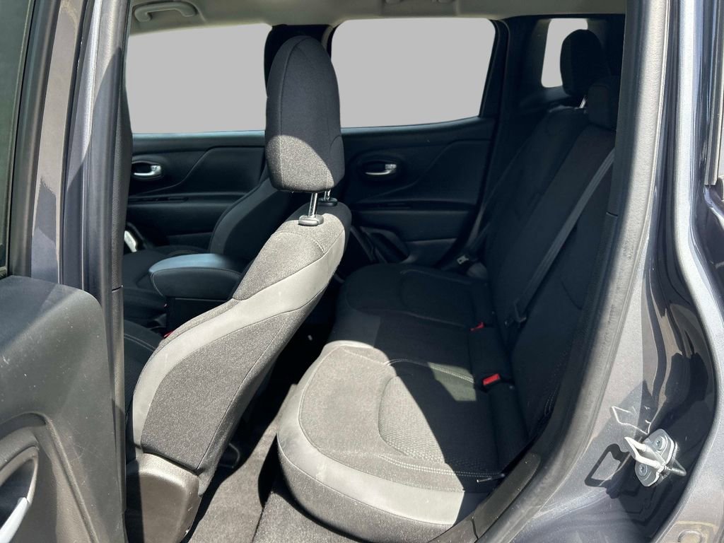 Certified 2023 Jeep Renegade Latitude w/ Premium Group image 13