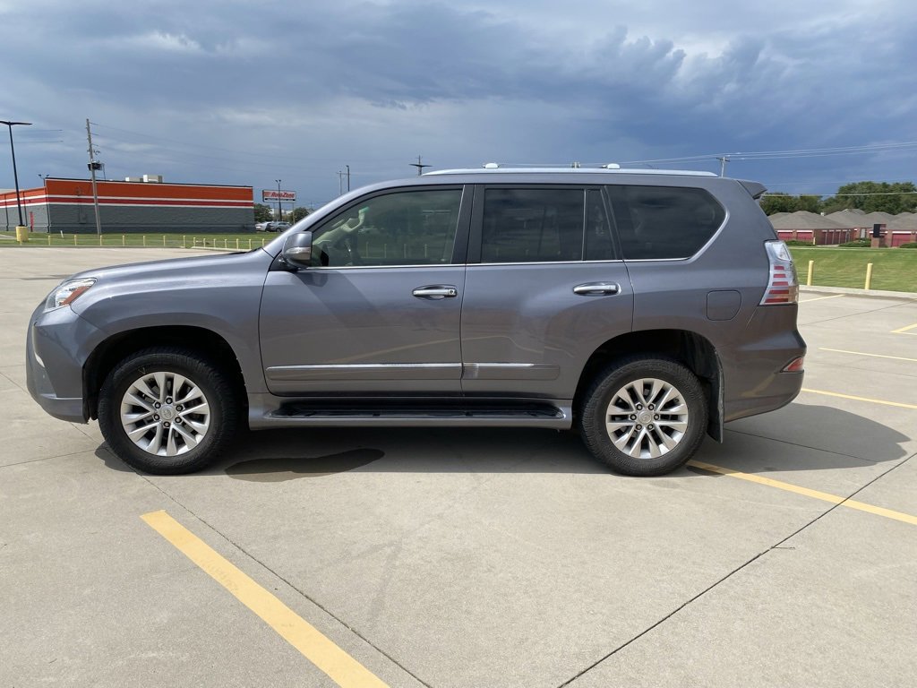 Used 2017 Lexus GX 460 image 11