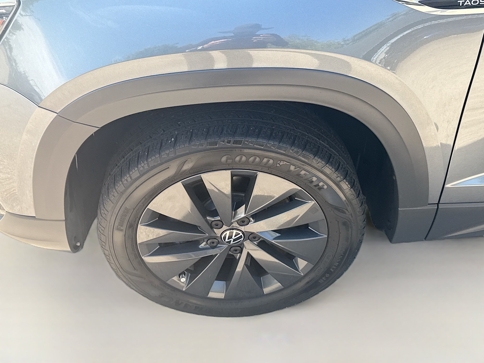 Certified 2023 Volkswagen Taos S FWD image 35