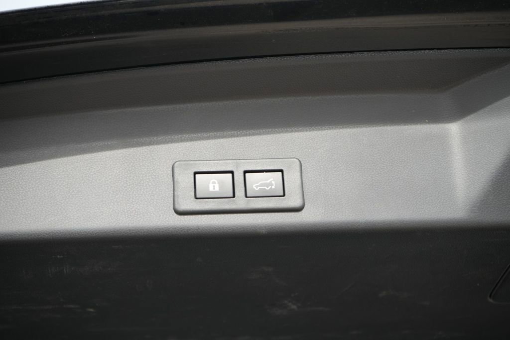 Used 2023 Subaru Ascent Limited w/ Technology Package image 12