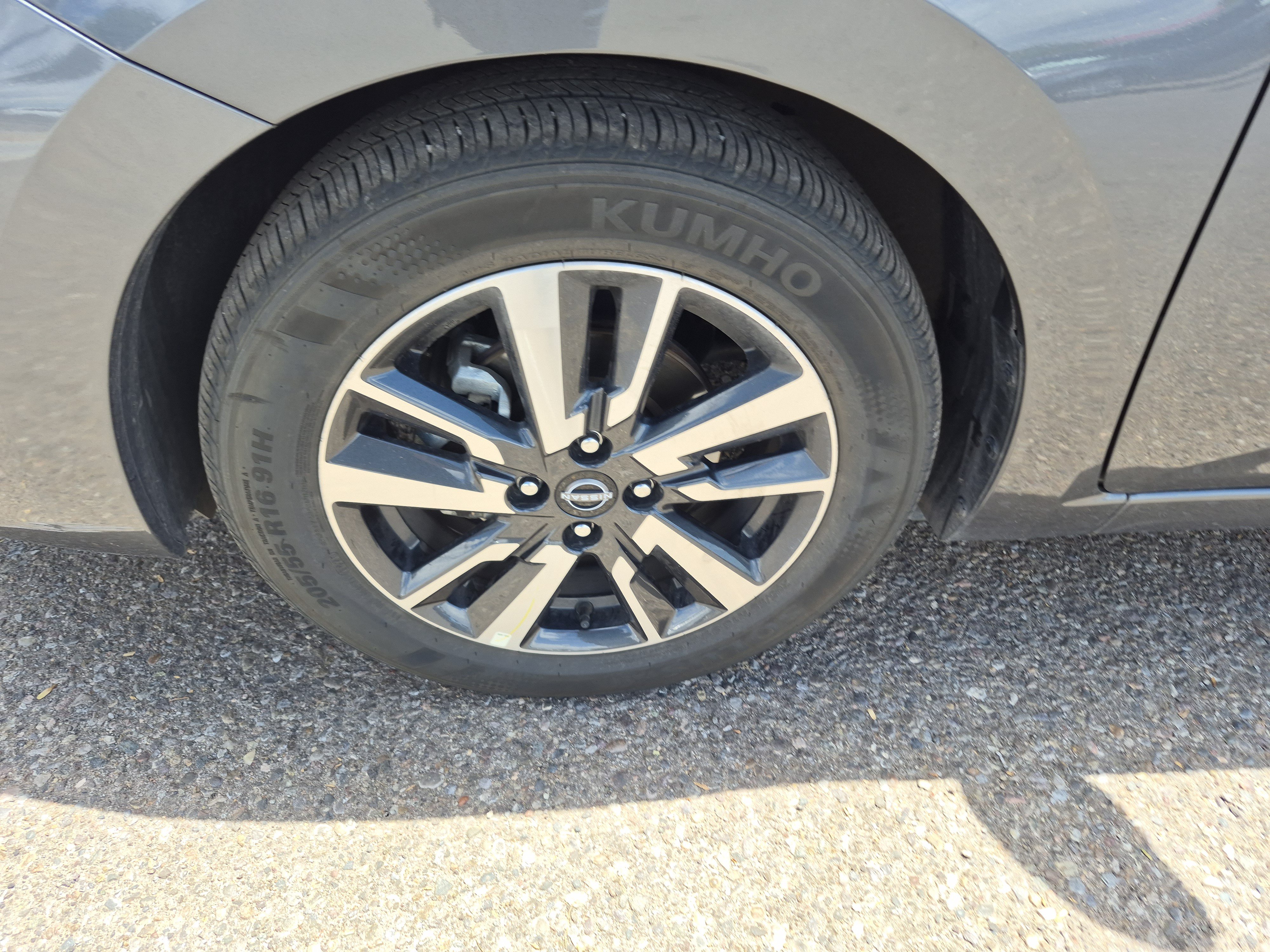 Used 2025 Nissan Versa SV FWD image 23