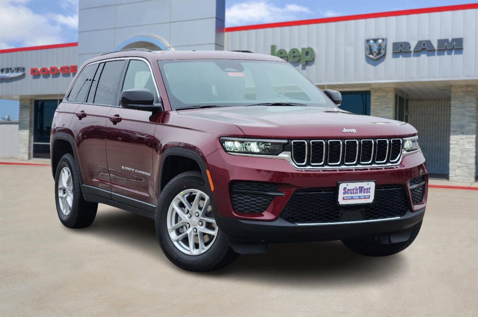 New 2025 Jeep Grand Cherokee Laredo w/ Luxury Tech Group I