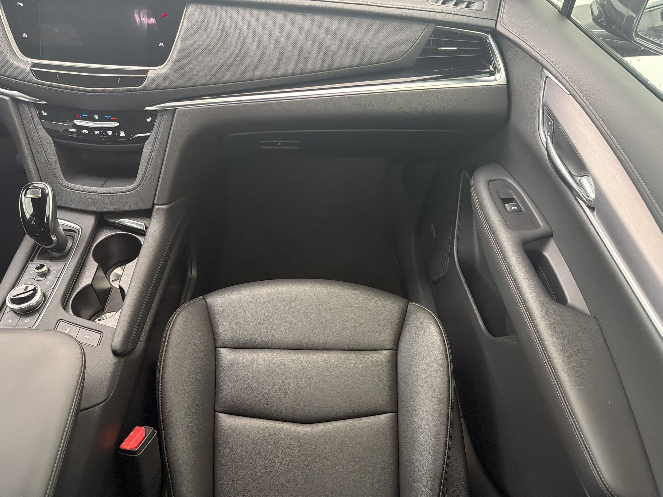 Used 2025 Cadillac XT6 Luxury FWD image 20