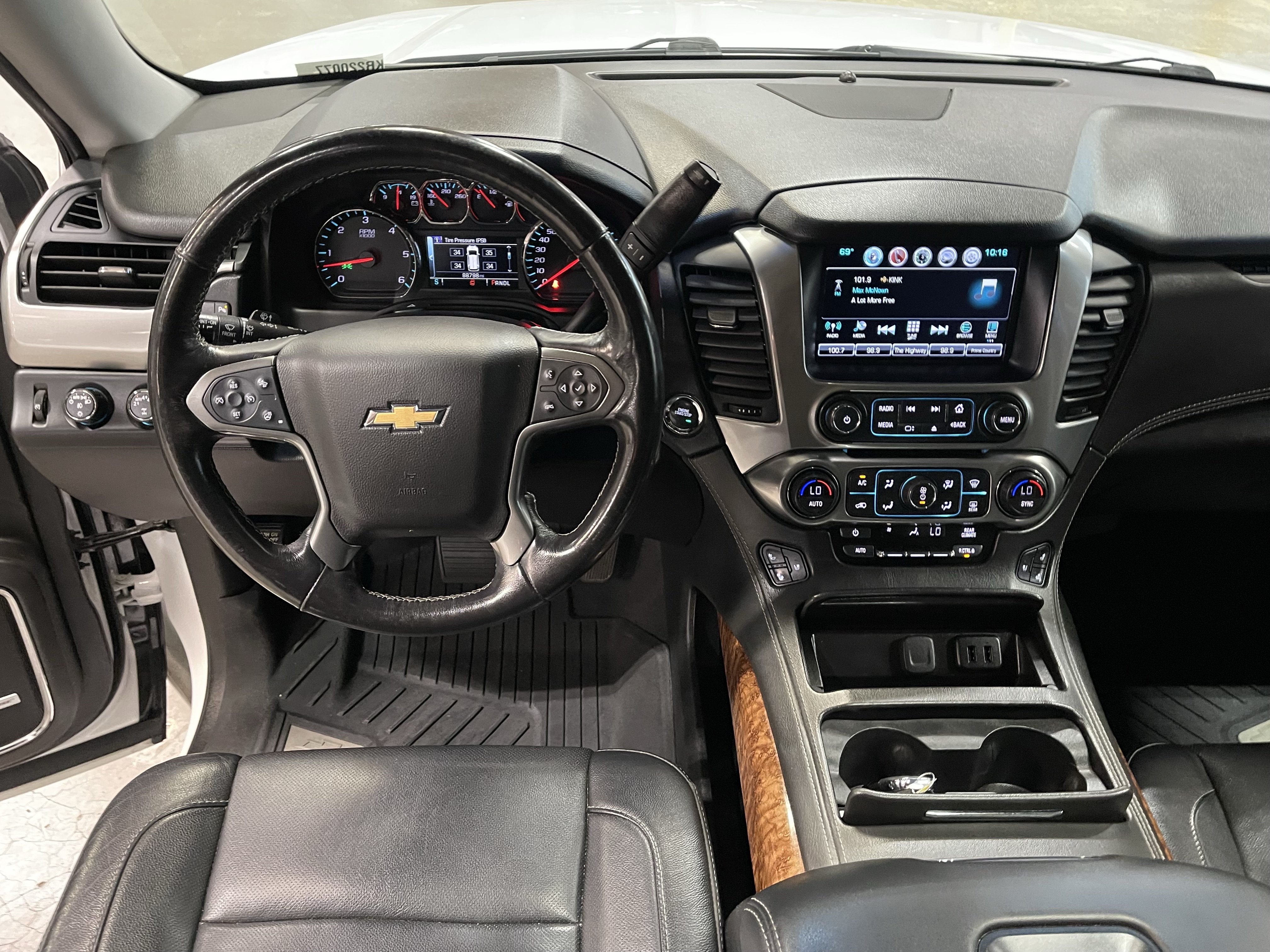 Used 2019 Chevrolet Suburban Premier AWD/4WD image 12