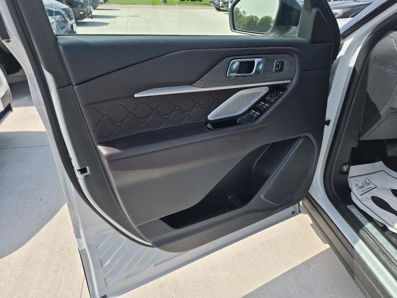 Used 2025 Ford Explorer Platinum w/ LUX Leather Package AWD/4WD image 16