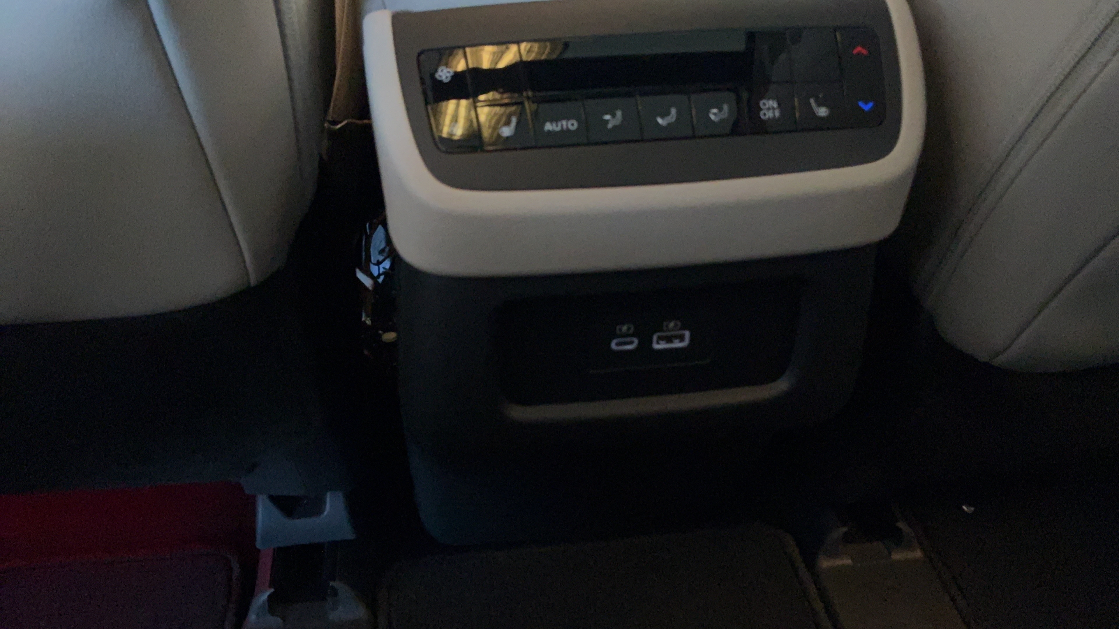 Used 2024 Nissan Pathfinder SL w/ SL Premium Package FWD image 32