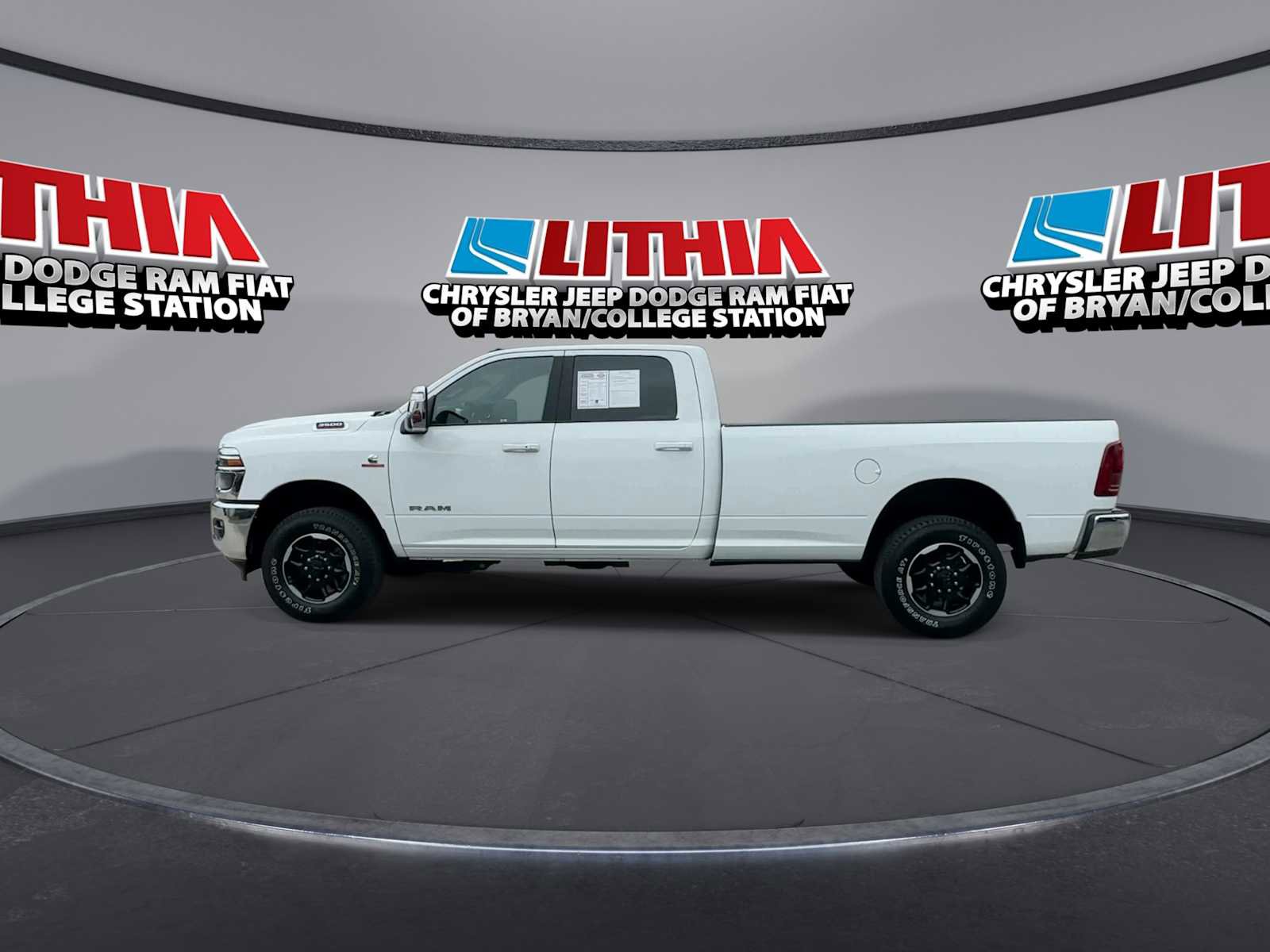Used 2025 RAM 3500 Laramie AWD/4WD image 5