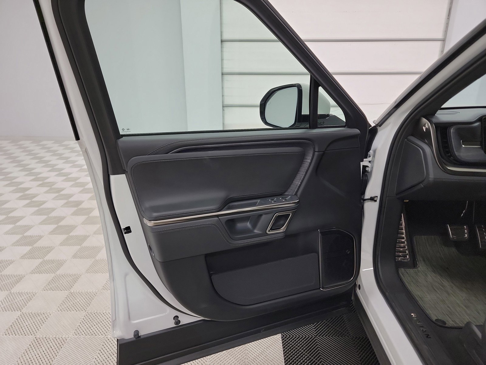 Used 2024 Rivian R1S Adventure image 16