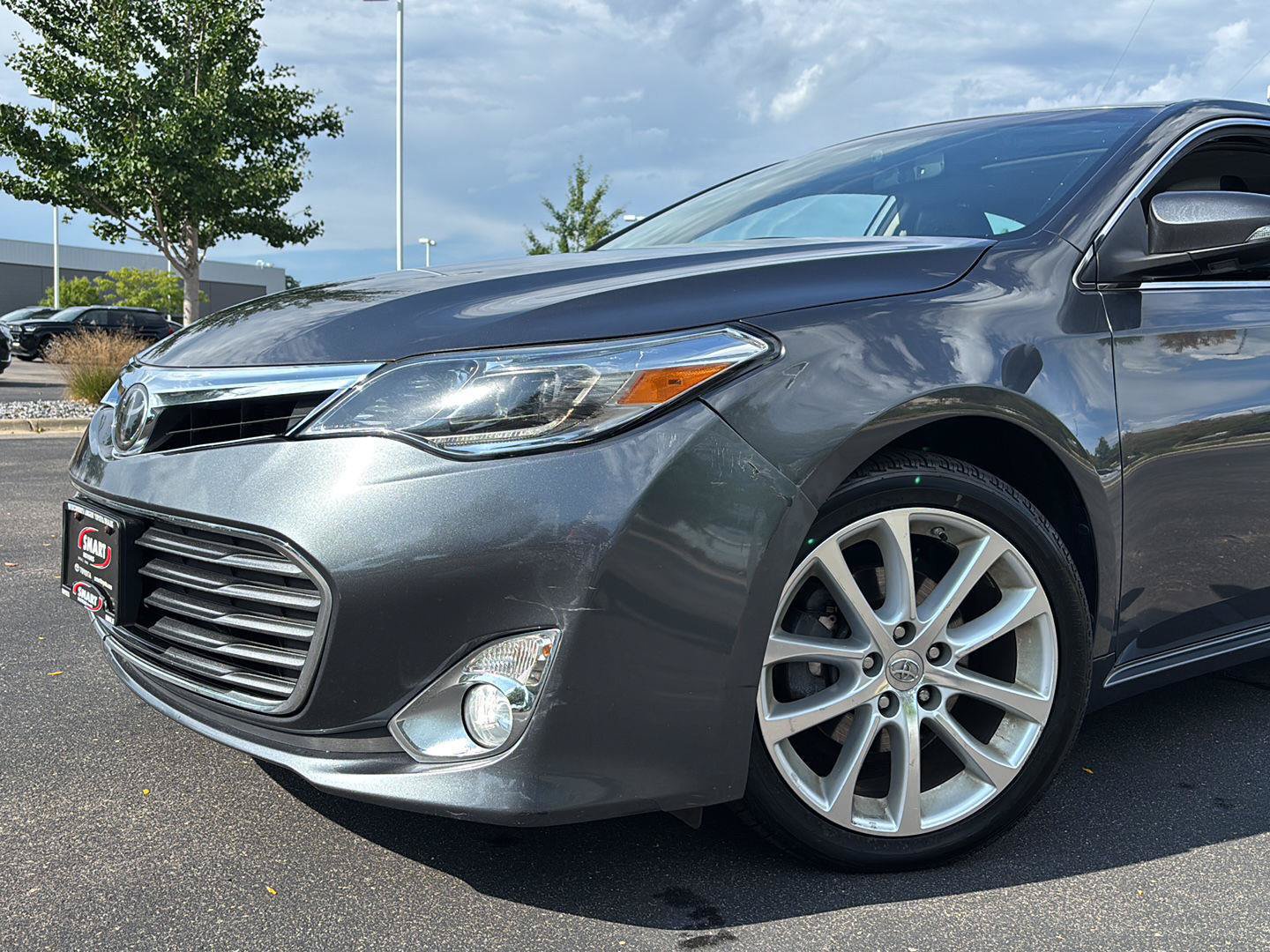Used 2013 Toyota Avalon Limited w/ Technology Pkg FWD image 5