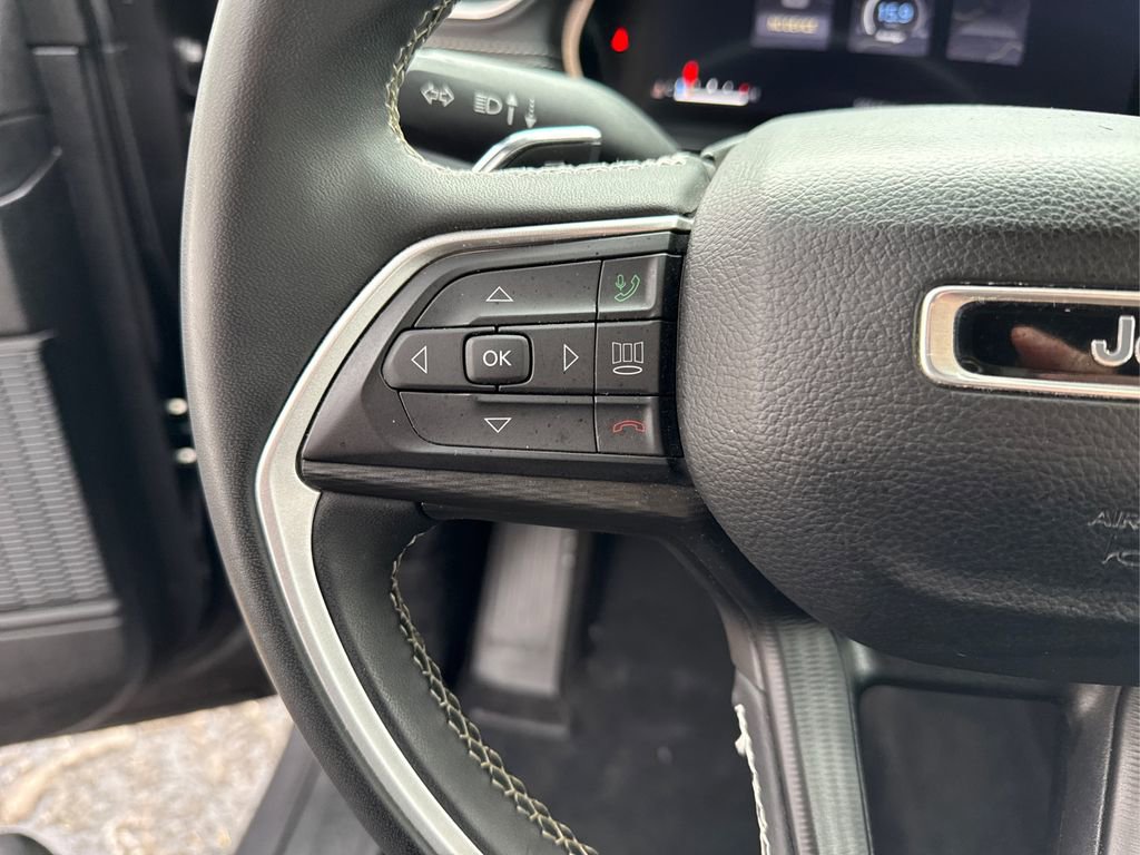 Used 2023 Jeep Grand Cherokee L Laredo image 34