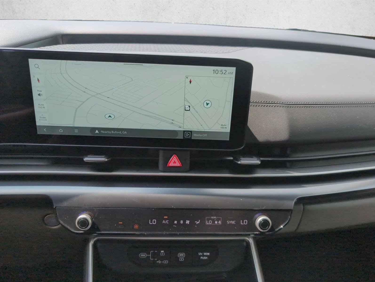 Used 2025 Kia Carnival FWD image 16