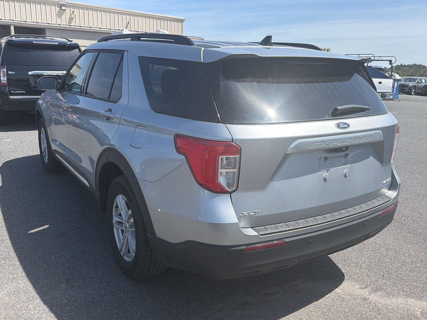 Used 2023 Ford Explorer XLT image 2