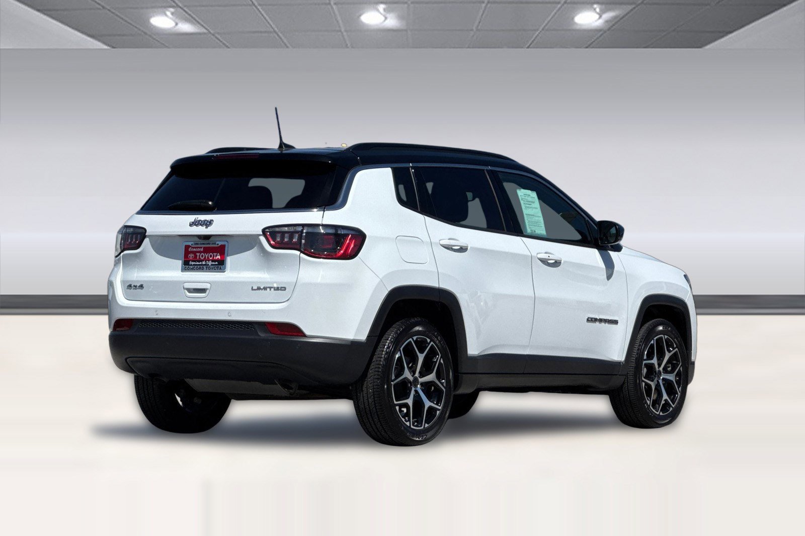 Used 2025 Jeep Compass Limited AWD/4WD image 3