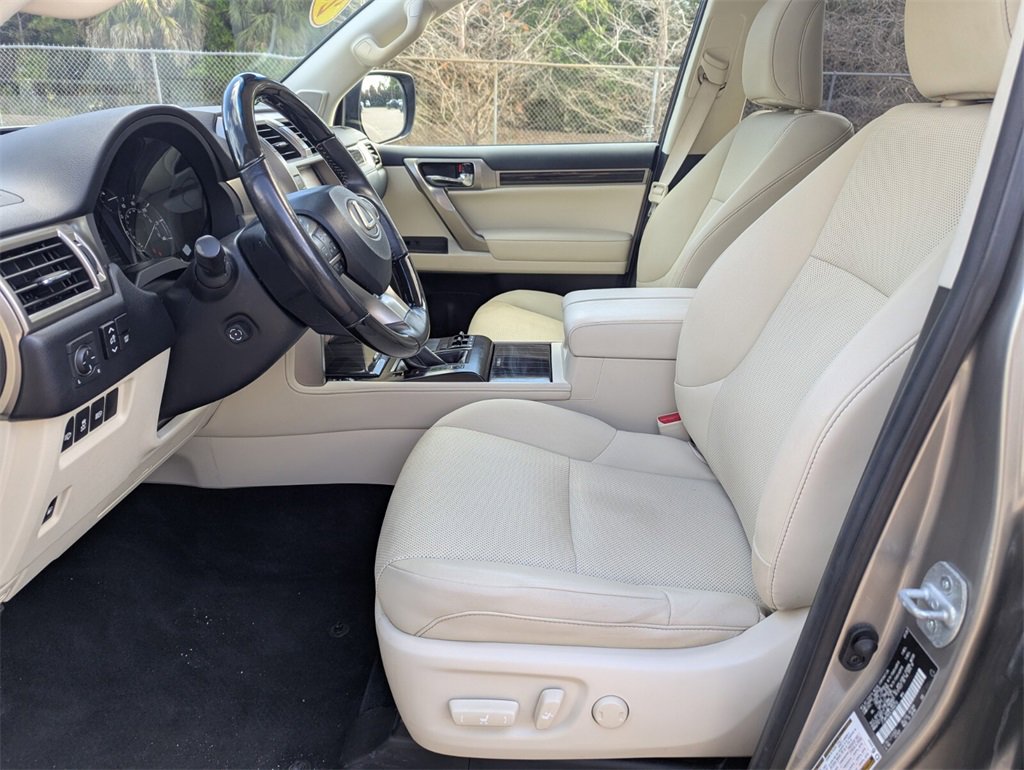 Used 2020 Lexus GX 460 Premium w/ Premium Package image 27