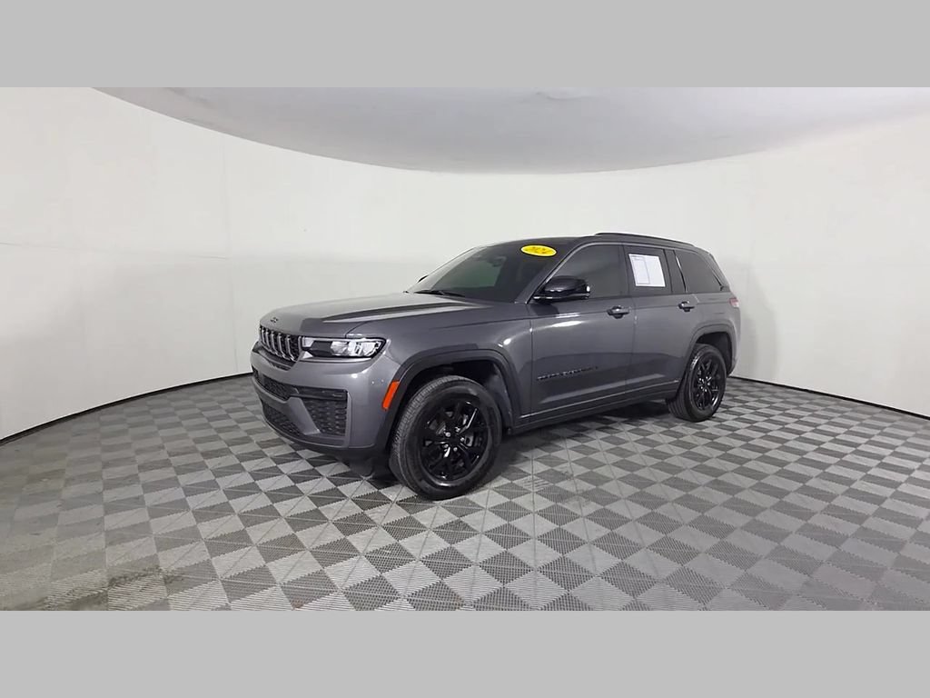 Used 2026 Jeep Grand Cherokee Altitude RWD image 47