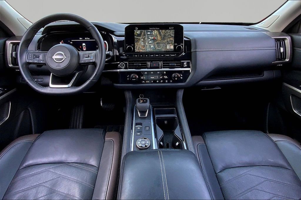 Used 2024 Nissan Pathfinder Platinum image 5