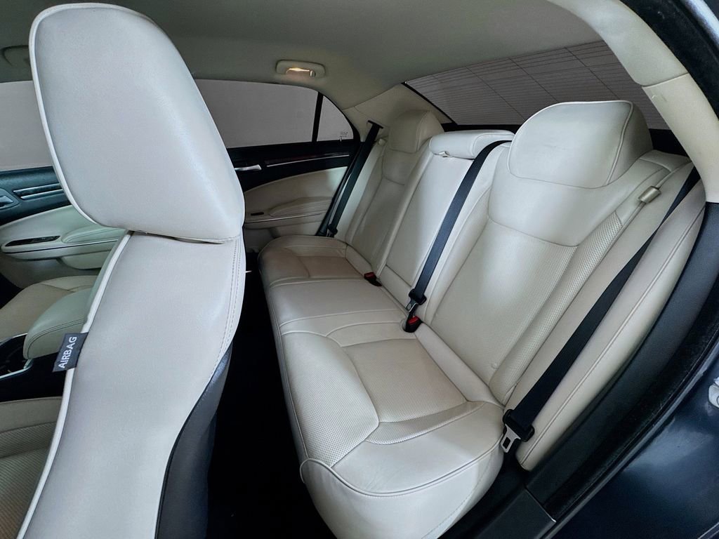 Used 2018 Chrysler 300 Limited AWD/4WD image 22