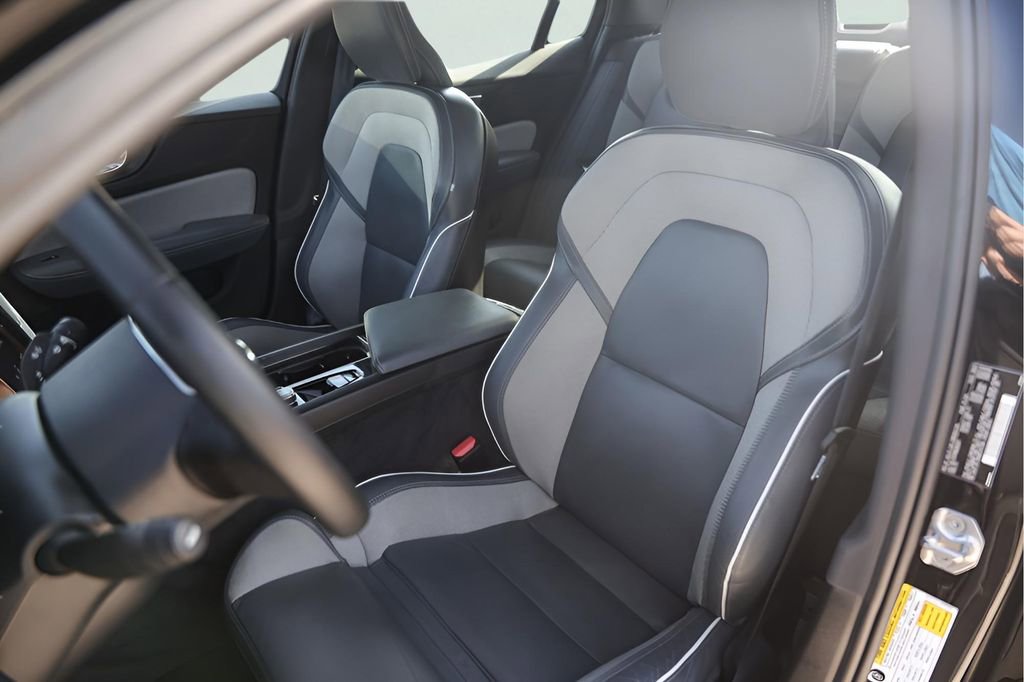 Used 2022 Volvo S60 B5 R-Design w/ Climate Package image 10