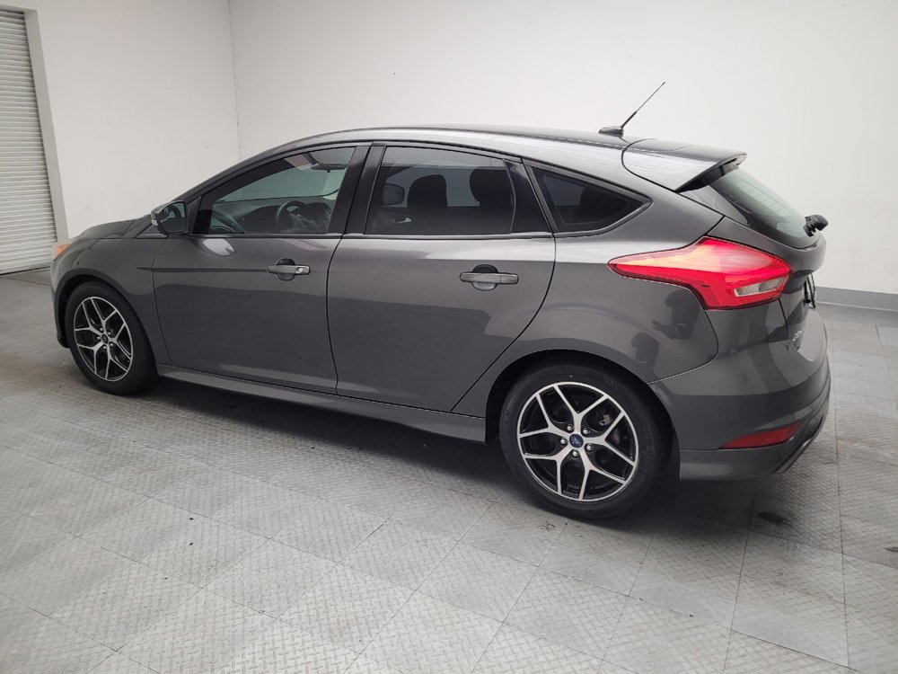 Used 2016 Ford Focus SE w/ SE Sport Package FWD image 3
