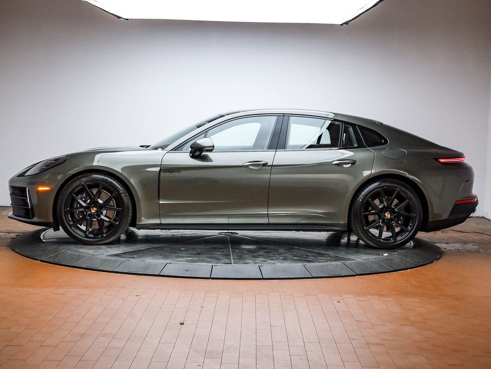 Used 2026 Porsche Panamera 4 image 2