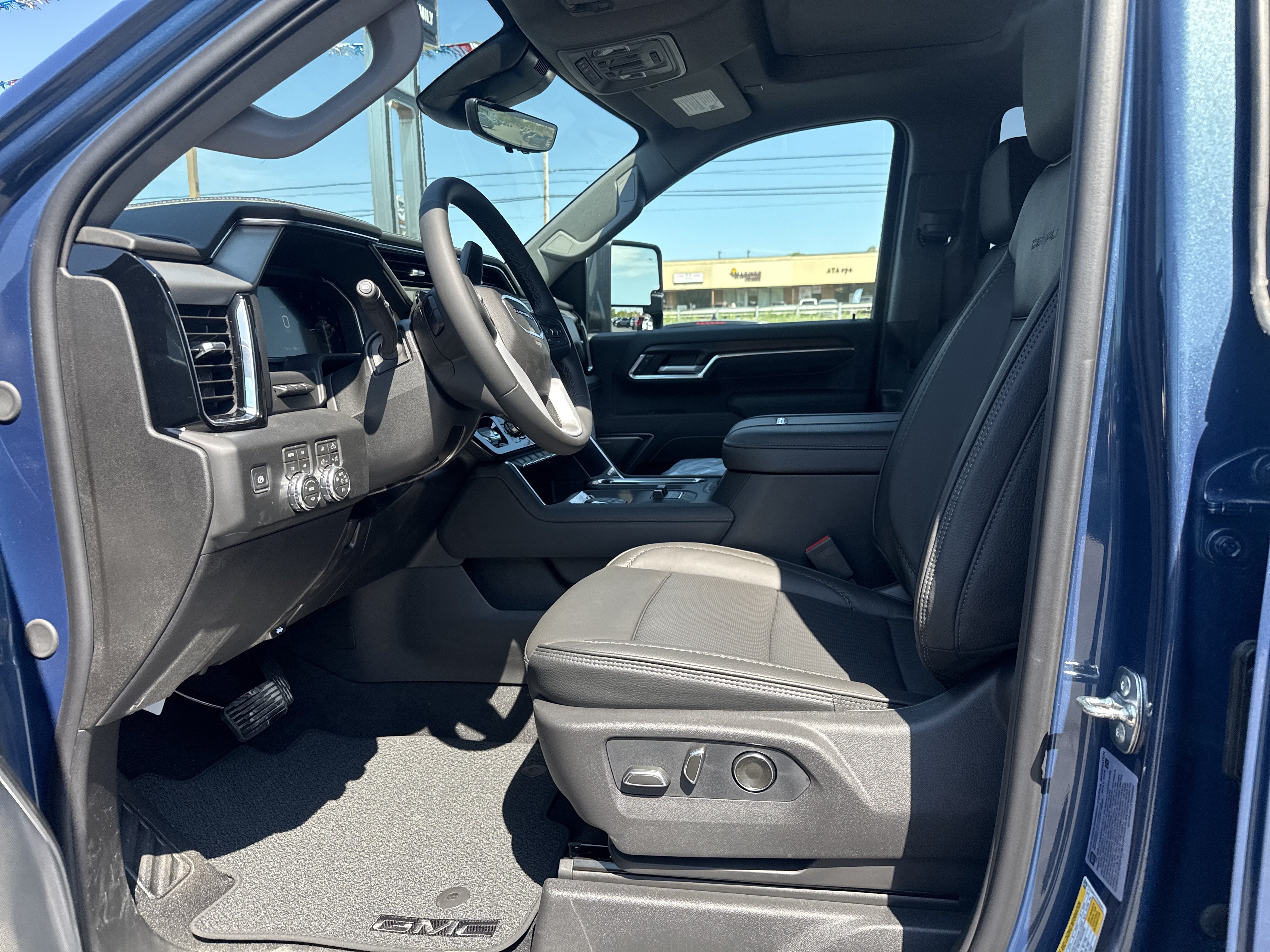New 2026 GMC Sierra 2500 Denali w/ Denali Reserve Package AWD/4WD image 12